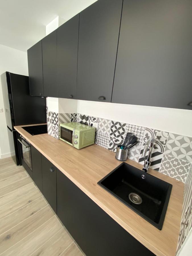 Ajaccio Magnifique T2 37M2 Centre Ville Vue Mer Au Bord De La Plage Neuf 4 Couchages Balcon Parking Prive Ferme Clim Wifi Екстериор снимка