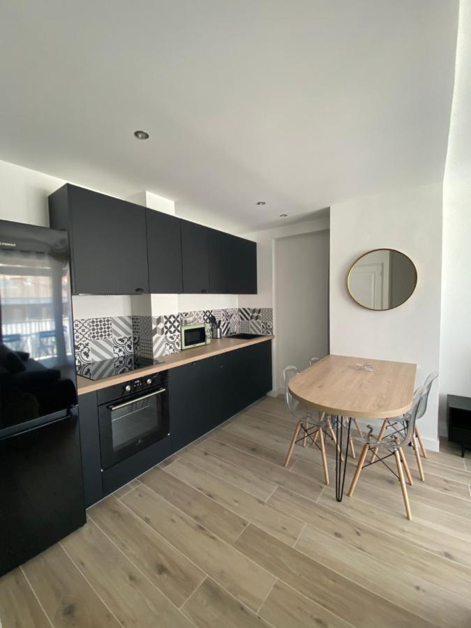 Ajaccio Magnifique T2 37M2 Centre Ville Vue Mer Au Bord De La Plage Neuf 4 Couchages Balcon Parking Prive Ferme Clim Wifi Екстериор снимка