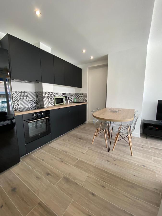 Ajaccio Magnifique T2 37M2 Centre Ville Vue Mer Au Bord De La Plage Neuf 4 Couchages Balcon Parking Prive Ferme Clim Wifi Екстериор снимка