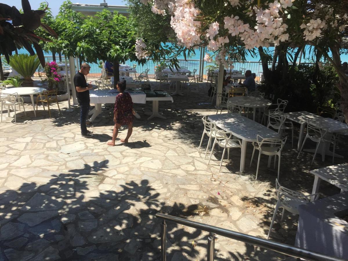 Ajaccio Magnifique T2 37M2 Centre Ville Vue Mer Au Bord De La Plage Neuf 4 Couchages Balcon Parking Prive Ferme Clim Wifi Екстериор снимка